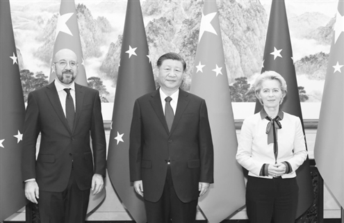 7日,国家主席习近平在北京钓鱼台国宾馆会见来华举行第二十四次中国-欧盟领导人会晤的欧洲理事会主席米歇尔和欧盟委员会主席冯德莱恩。新华社发